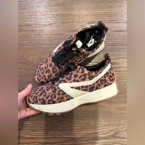NWOT Dolce Vita Bynx Sneakers in Leopard